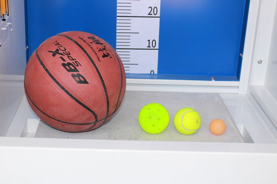 Equipo avanzado de pruebas textiles para evaluar la durabilidad, resistencia y solidez del color de las telas, garantizando la consistencia del producto