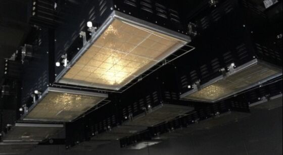 Cámara de prueba de resistencia a puntos calientes / BBA Simulador de sol constante Luz natural Modulo fotovoltaico PV Equipo de máquina de prueba de envejecimiento